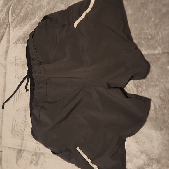 Nike Dry Fit Shorts - Picture 3 of 4